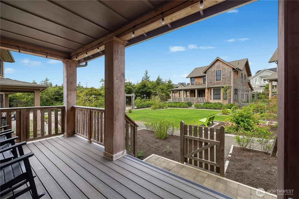 41 Cedar Run Loop Pacific Beach, WA 98571