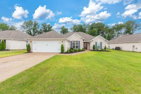 54 Golden Brooke Dr