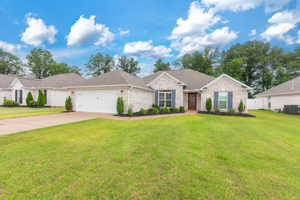 54 Golden Brooke Dr Jackson, TN 38305
