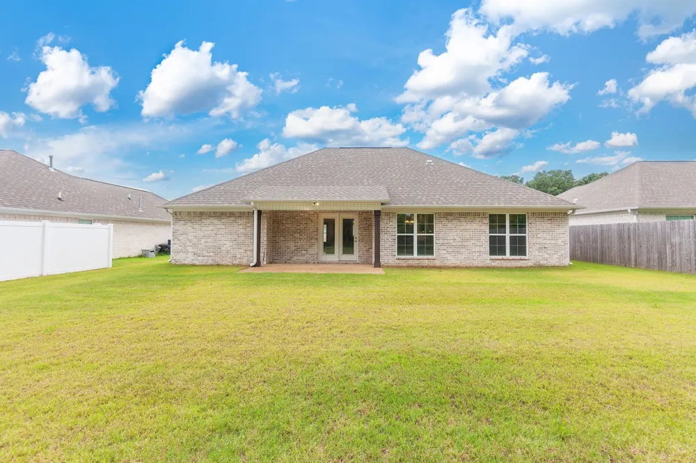 54 Golden Brooke Dr Jackson, TN 38305