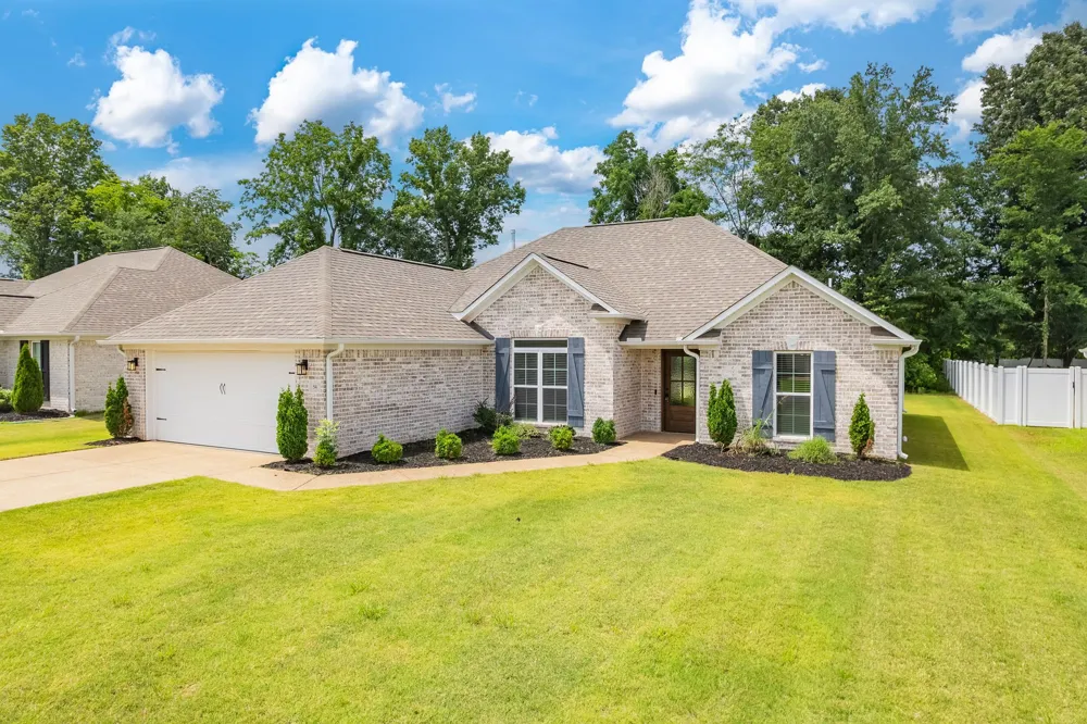 54 Golden Brooke Dr Jackson, TN 38305