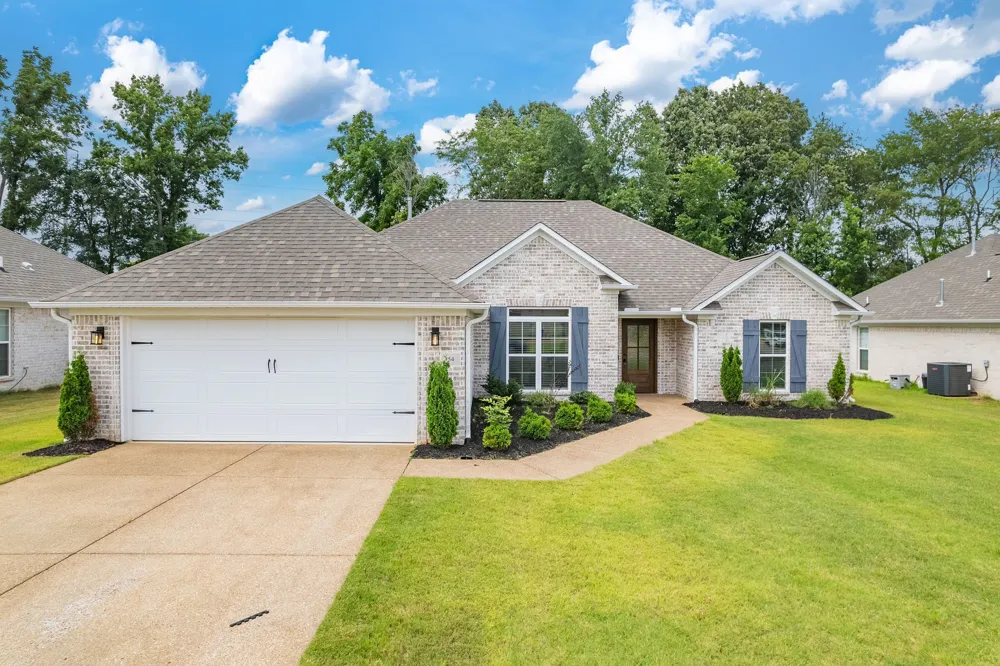 54 Golden Brooke Dr Jackson, TN 38305