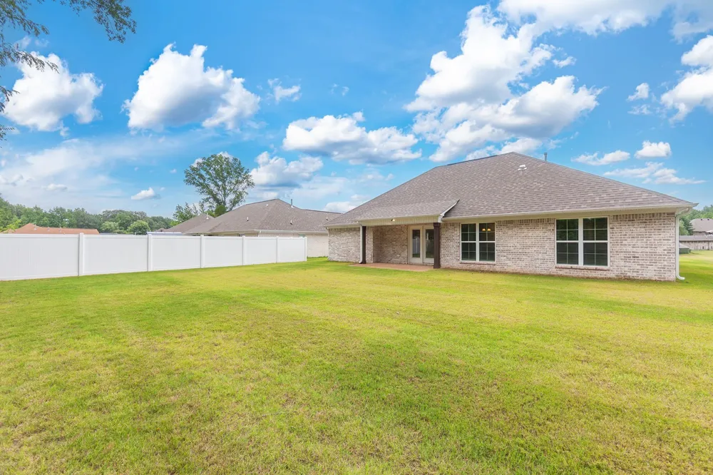 54 Golden Brooke Dr Jackson, TN 38305