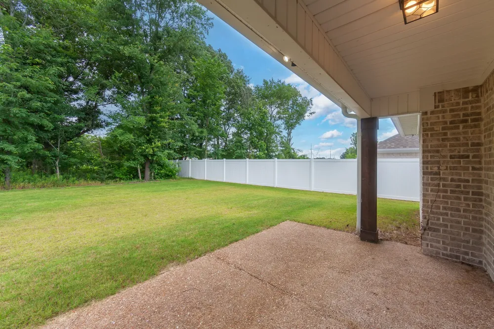 54 Golden Brooke Dr Jackson, TN 38305