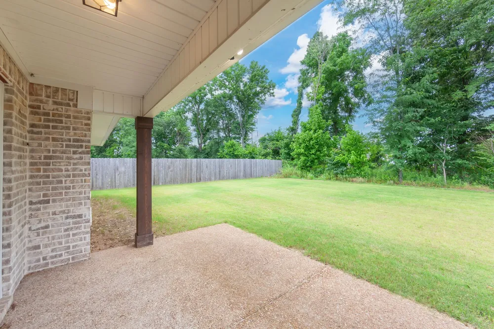 54 Golden Brooke Dr Jackson, TN 38305