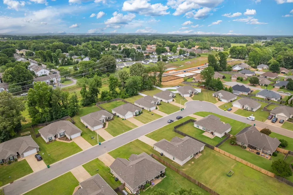 54 Golden Brooke Dr Jackson, TN 38305