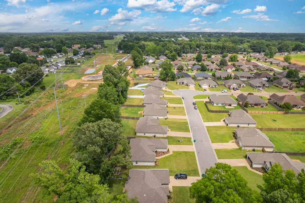 54 Golden Brooke Dr Jackson, TN 38305