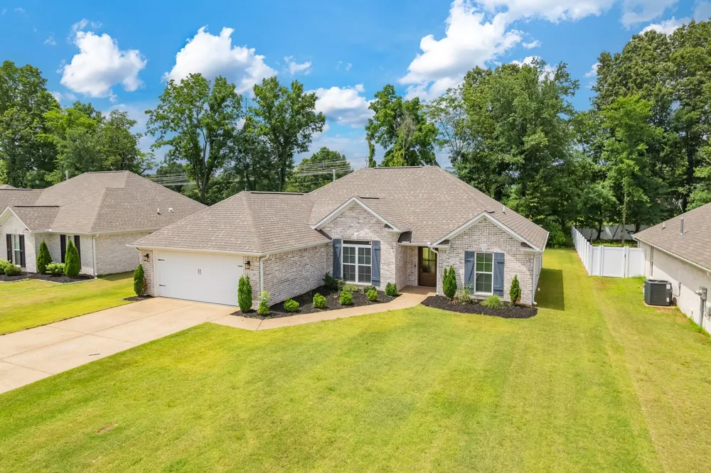 54 Golden Brooke Dr Jackson, TN 38305