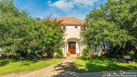 22 ROYAL GARDENS DR