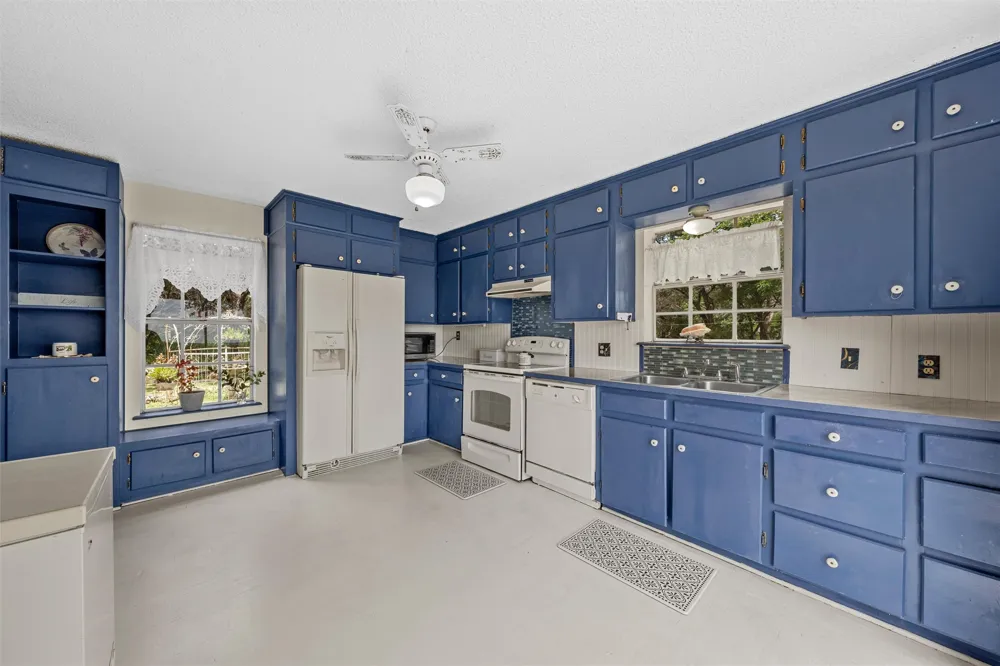 8395 STATE HIGHWAY 22 Meridian, TX 76665