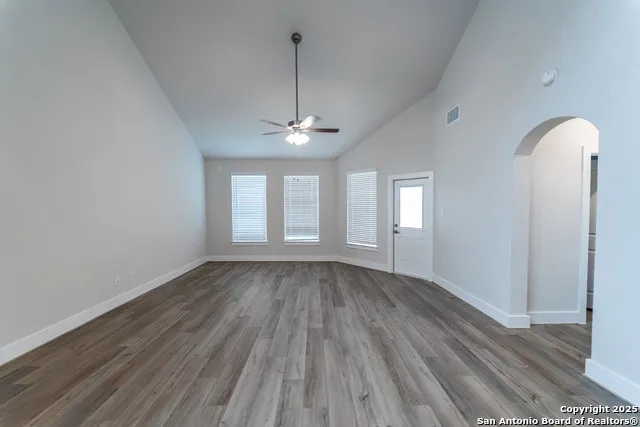 192 Ednie Ln Mico, TX 78066