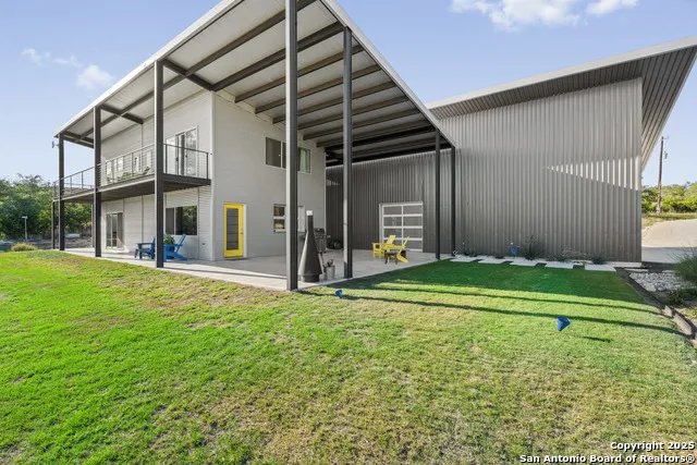 370 Gray Wolf Blanco, TX 78606
