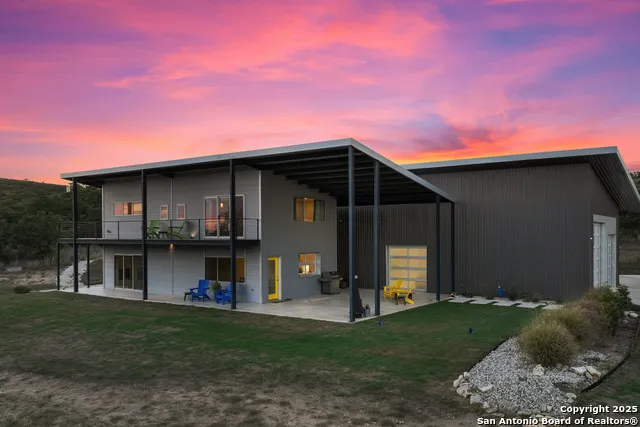 370 Gray Wolf Blanco, TX 78606