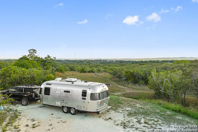 370 Gray Wolf Blanco, TX 78606