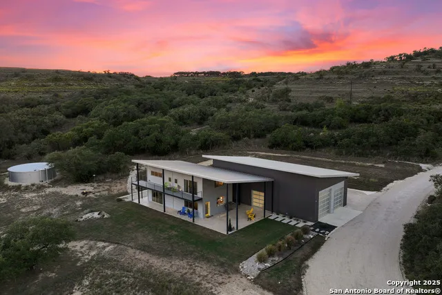 370 Gray Wolf Blanco, TX 78606