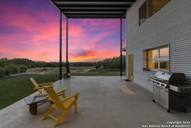 370 Gray Wolf Blanco, TX 78606