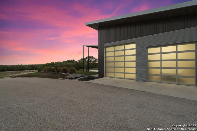 370 Gray Wolf Blanco, TX 78606