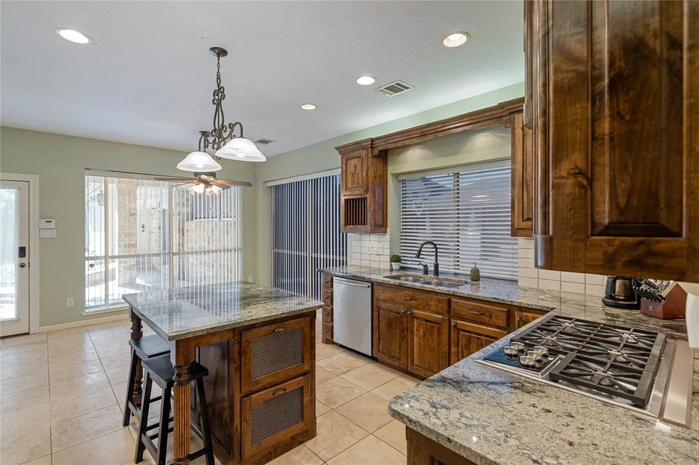 905 Silverthorne Trail Highland Village, TX 75077