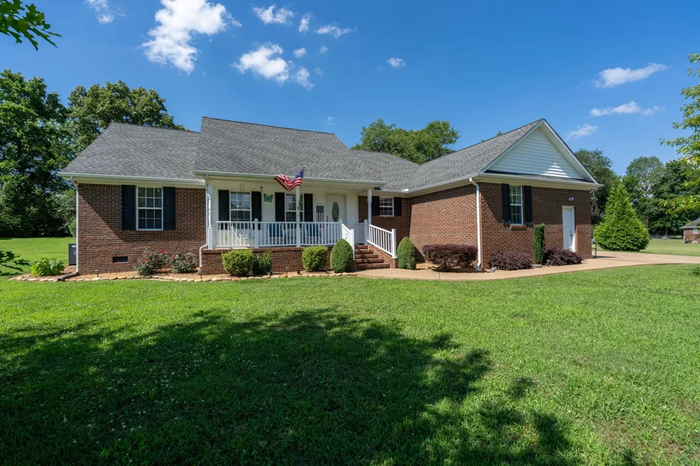 153 Center Point Dr Summertown, TN 38483