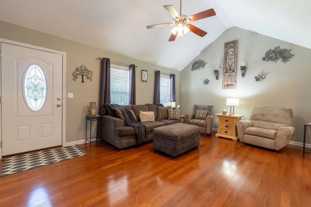 153 Center Point Dr Summertown, TN 38483