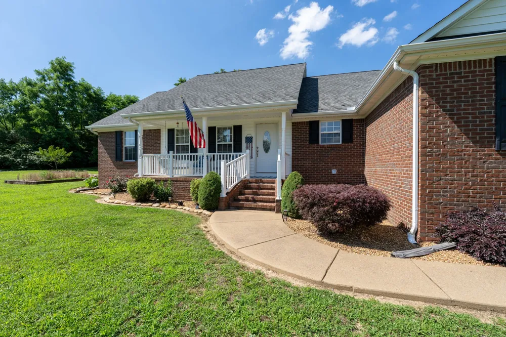 153 Center Point Dr Summertown, TN 38483