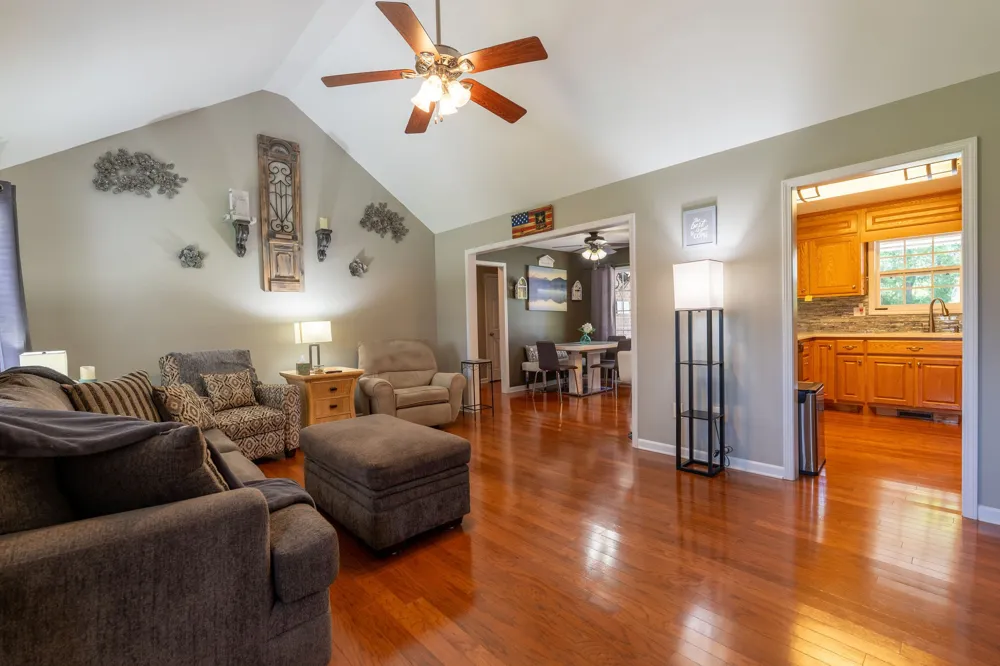 153 Center Point Dr Summertown, TN 38483