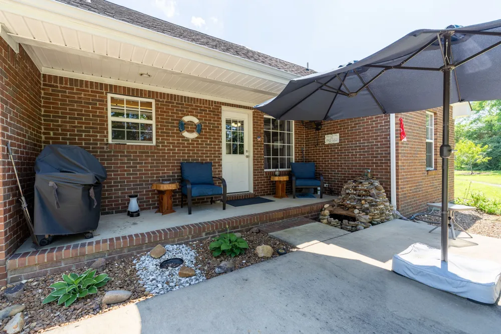 153 Center Point Dr Summertown, TN 38483