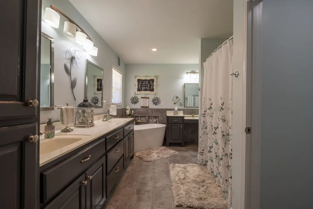 153 Center Point Dr Summertown, TN 38483