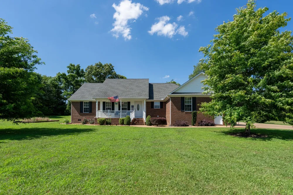 153 Center Point Dr Summertown, TN 38483