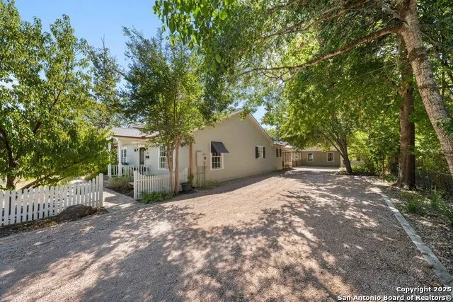 105 E. Centre St Fredericksburg, TX 78624