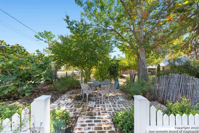 105 E. Centre St Fredericksburg, TX 78624
