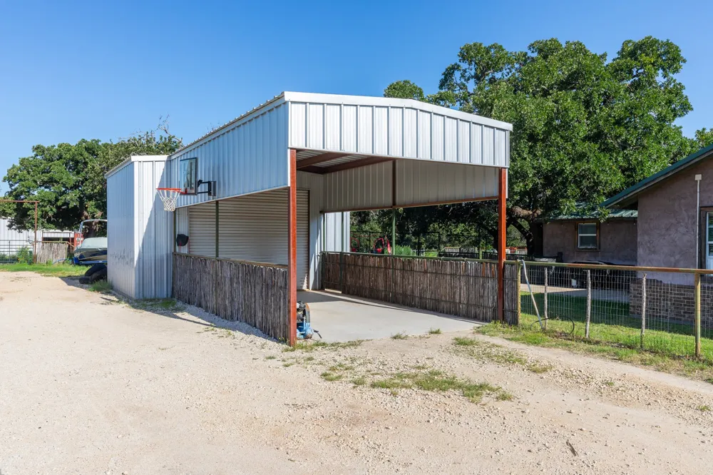 2143 County Road 113 Clyde, TX 79510