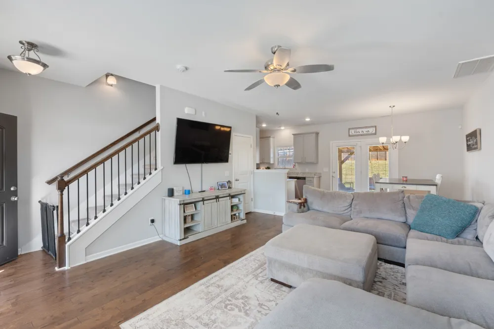 714 Monarchos Bnd Burns, TN 37029