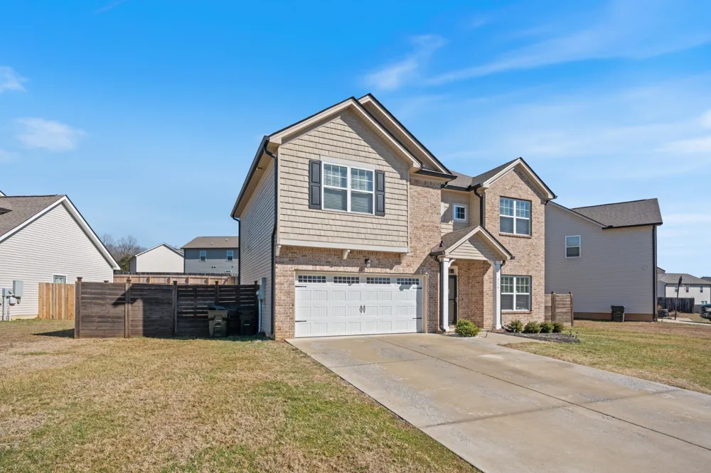 714 Monarchos Bnd Burns, TN 37029
