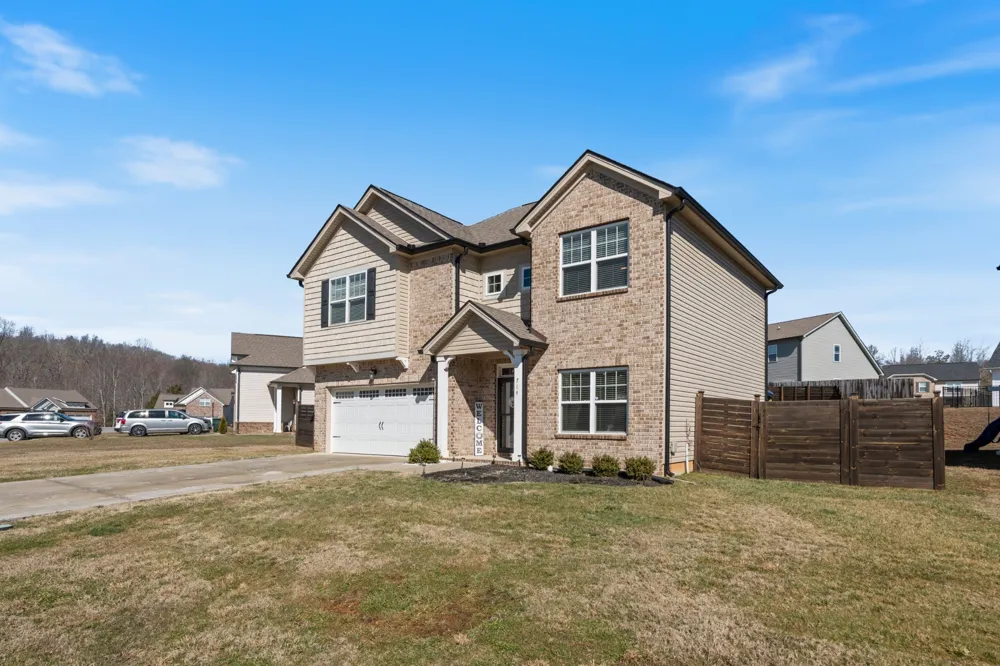 714 Monarchos Bnd Burns, TN 37029