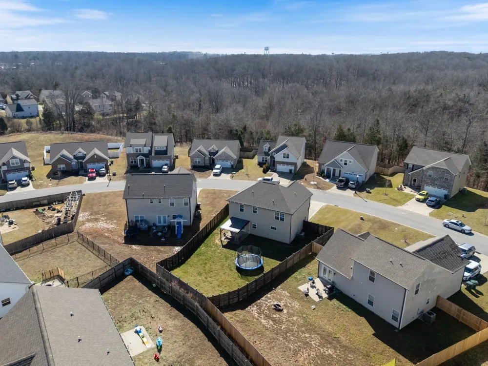 714 Monarchos Bnd Burns, TN 37029