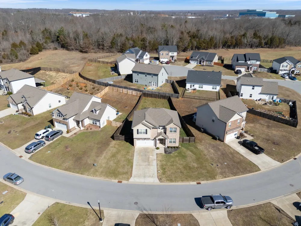 714 Monarchos Bnd Burns, TN 37029