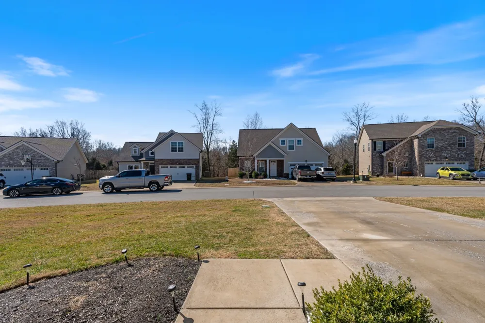 714 Monarchos Bnd Burns, TN 37029