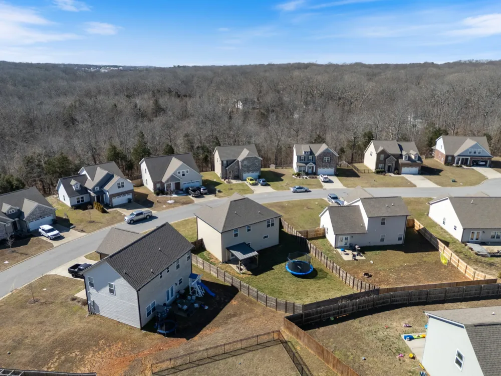 714 Monarchos Bnd Burns, TN 37029