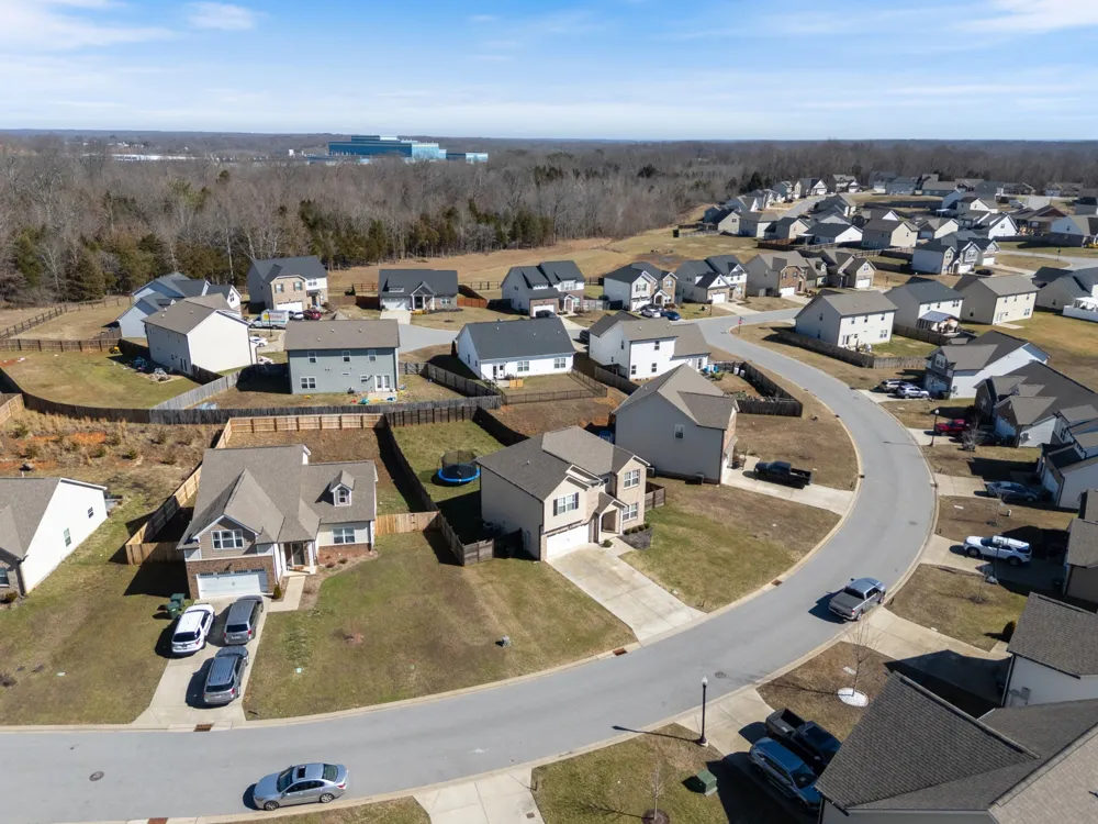 714 Monarchos Bnd Burns, TN 37029
