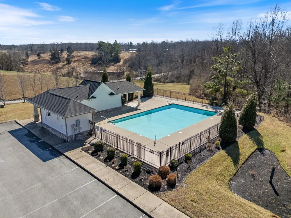 714 Monarchos Bnd Burns, TN 37029