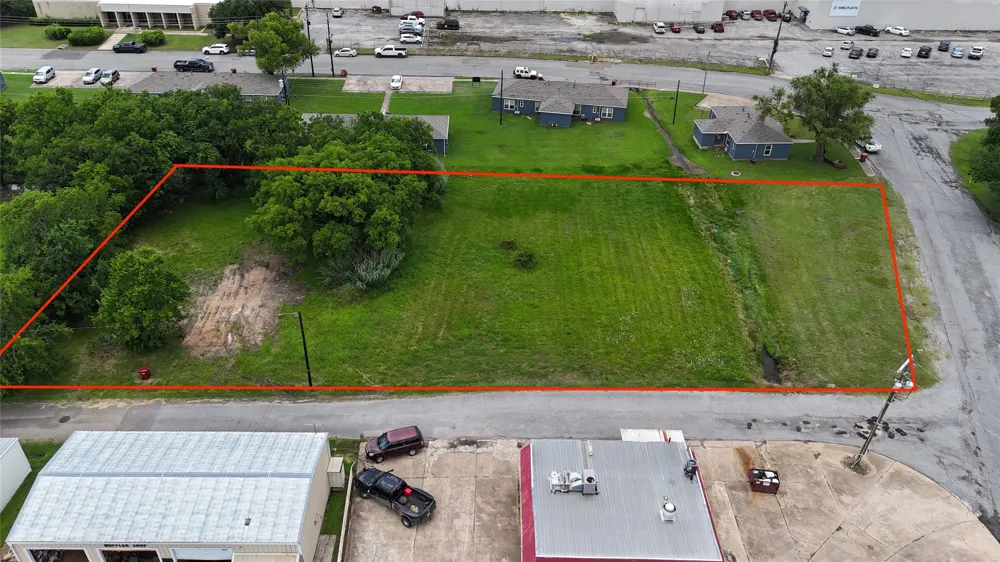 808 E Third St Bonham, TX 75418