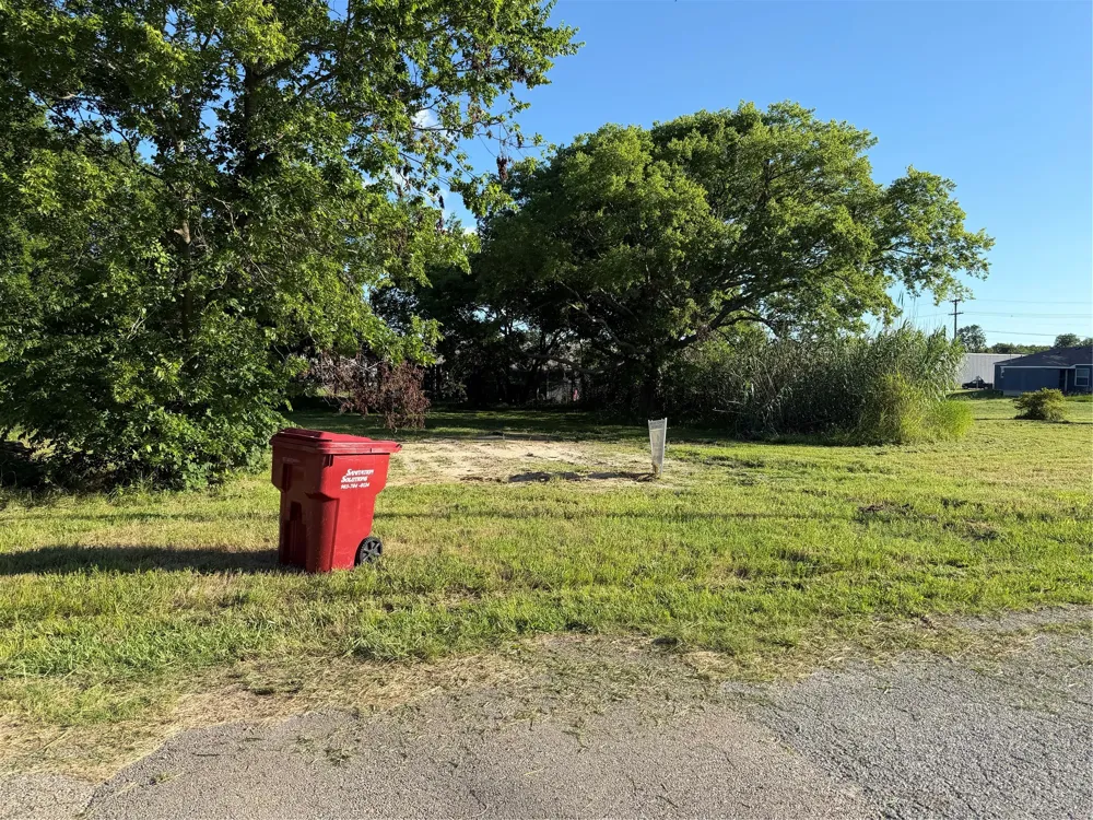808 E Third St Bonham, TX 75418