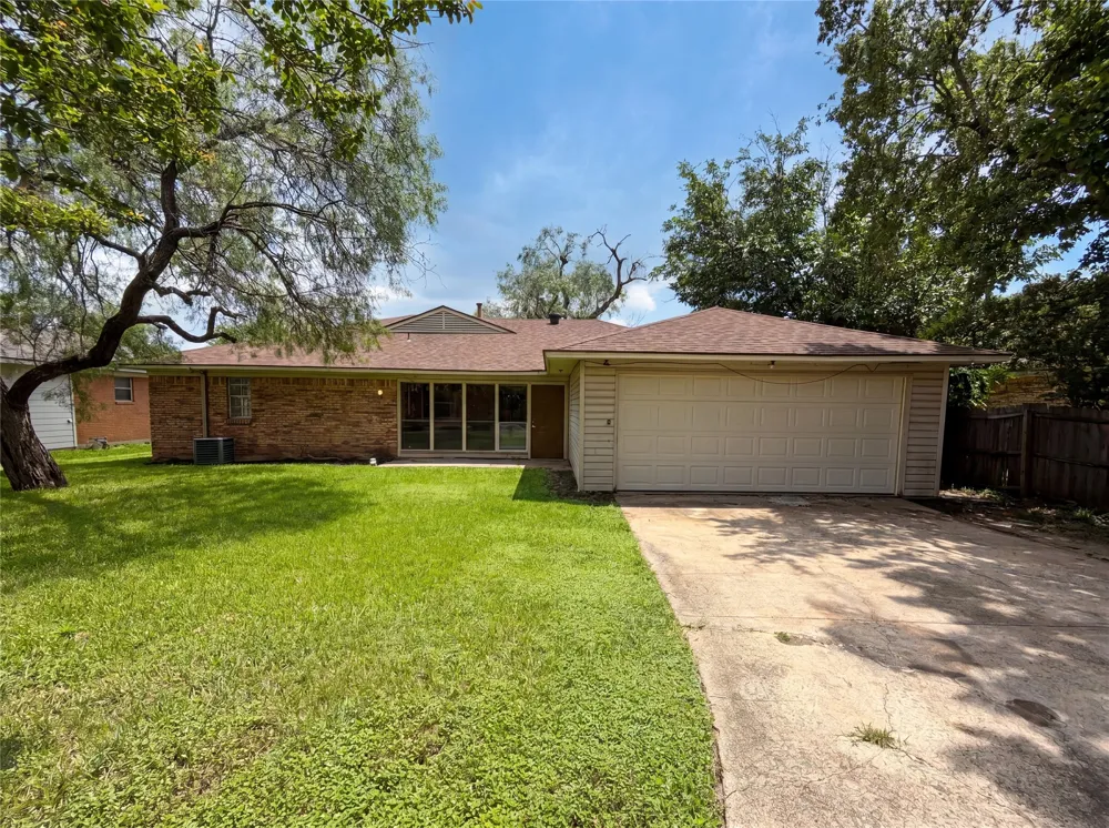 3327 Portlock Drive Farmers Branch, TX 75234