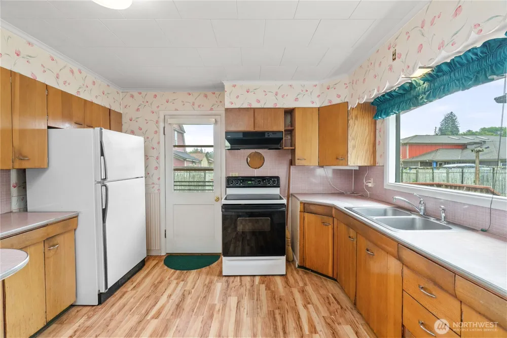 106 Jefferson Street South Bend, WA 98586