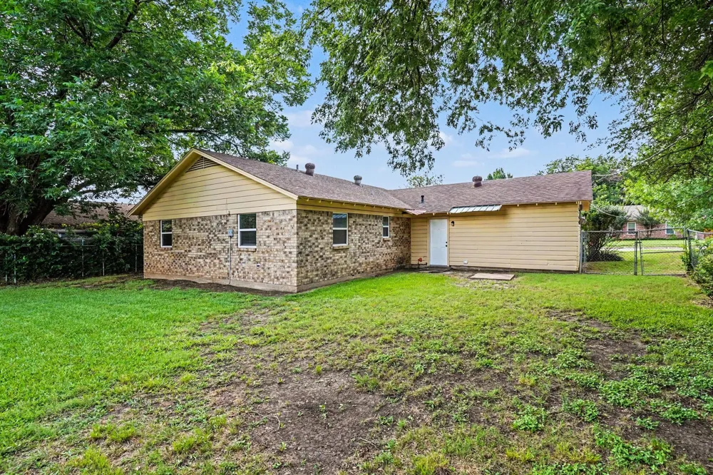 809 E Bovell Street Crowley, TX 76036
