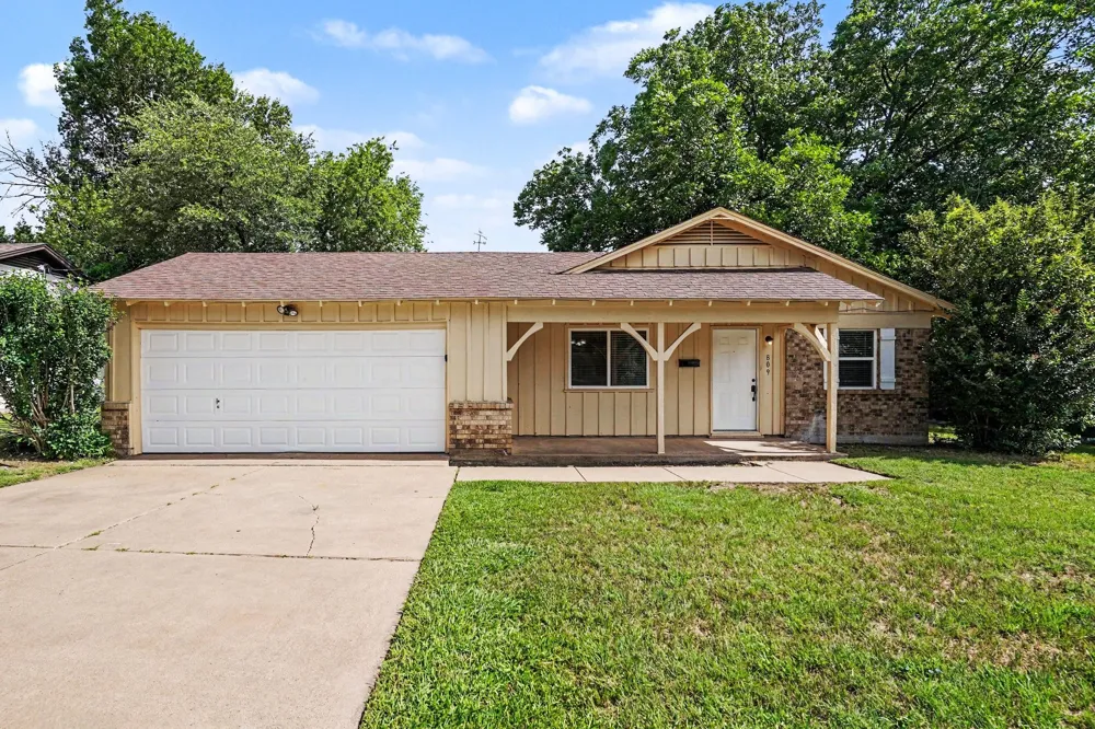 809 E Bovell Street Crowley, TX 76036