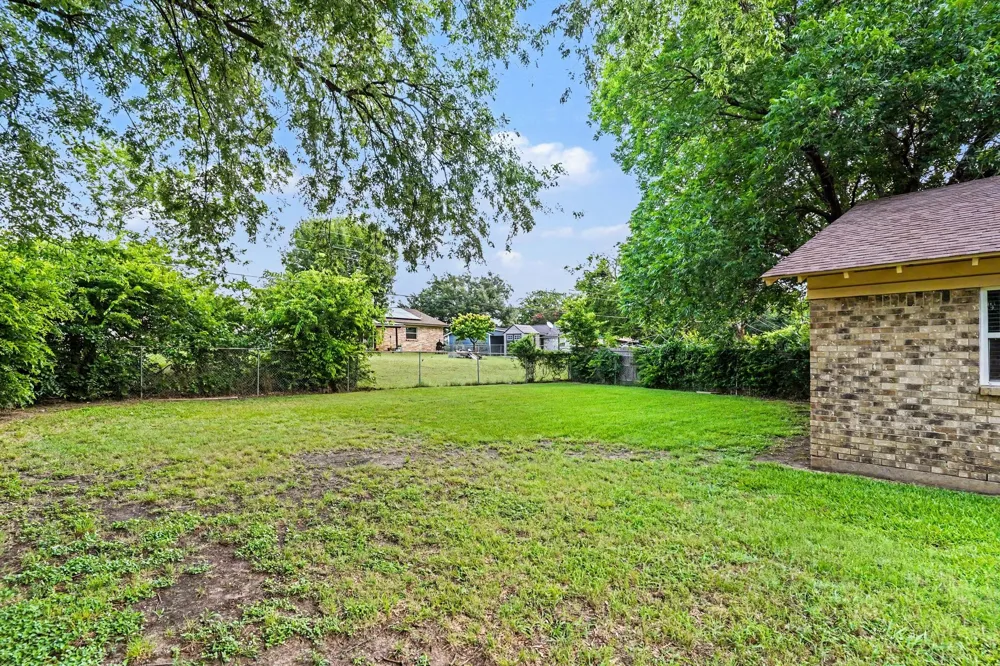 809 E Bovell Street Crowley, TX 76036