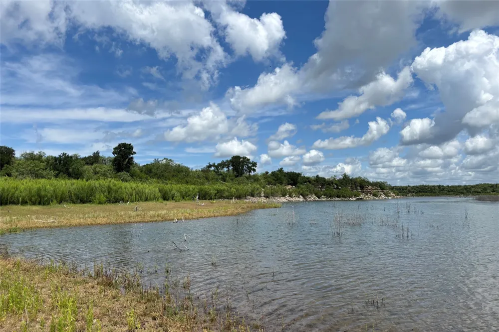 1644 Fm-1929 Voss, TX 76888