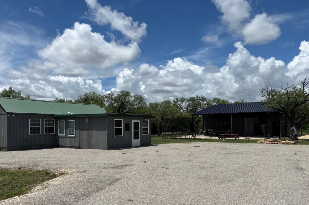1644 Fm-1929 Voss, TX 76888